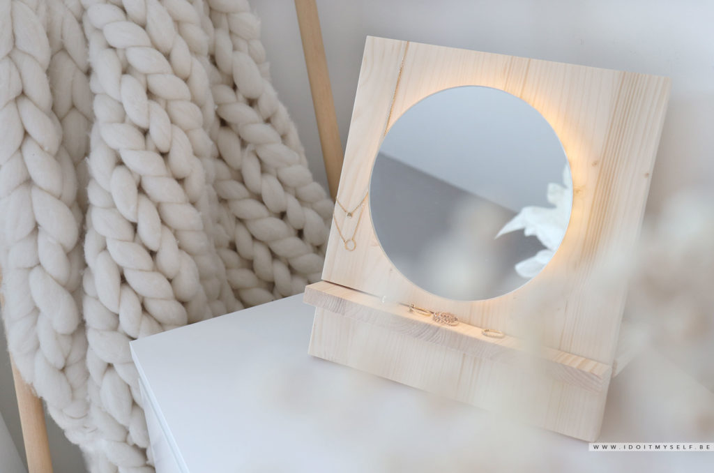 DIY miroir led en bois