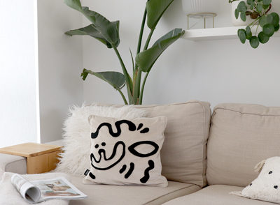 Coussin forme noires abstaite