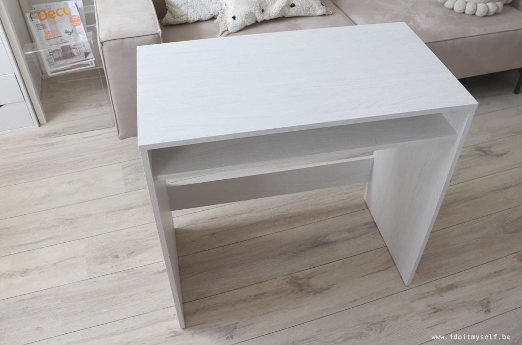 bureau simple blanc