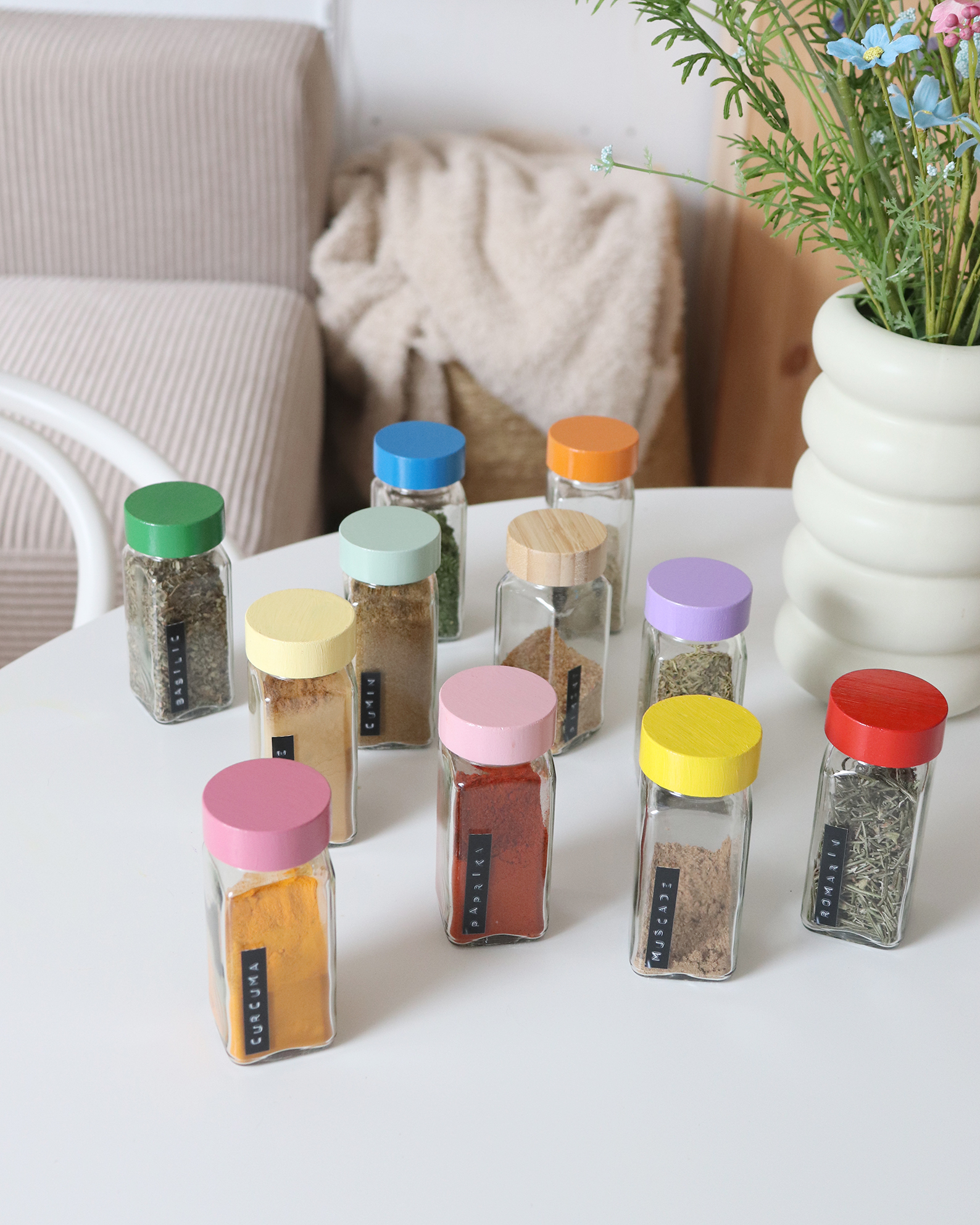 pots à épices colorés peinture