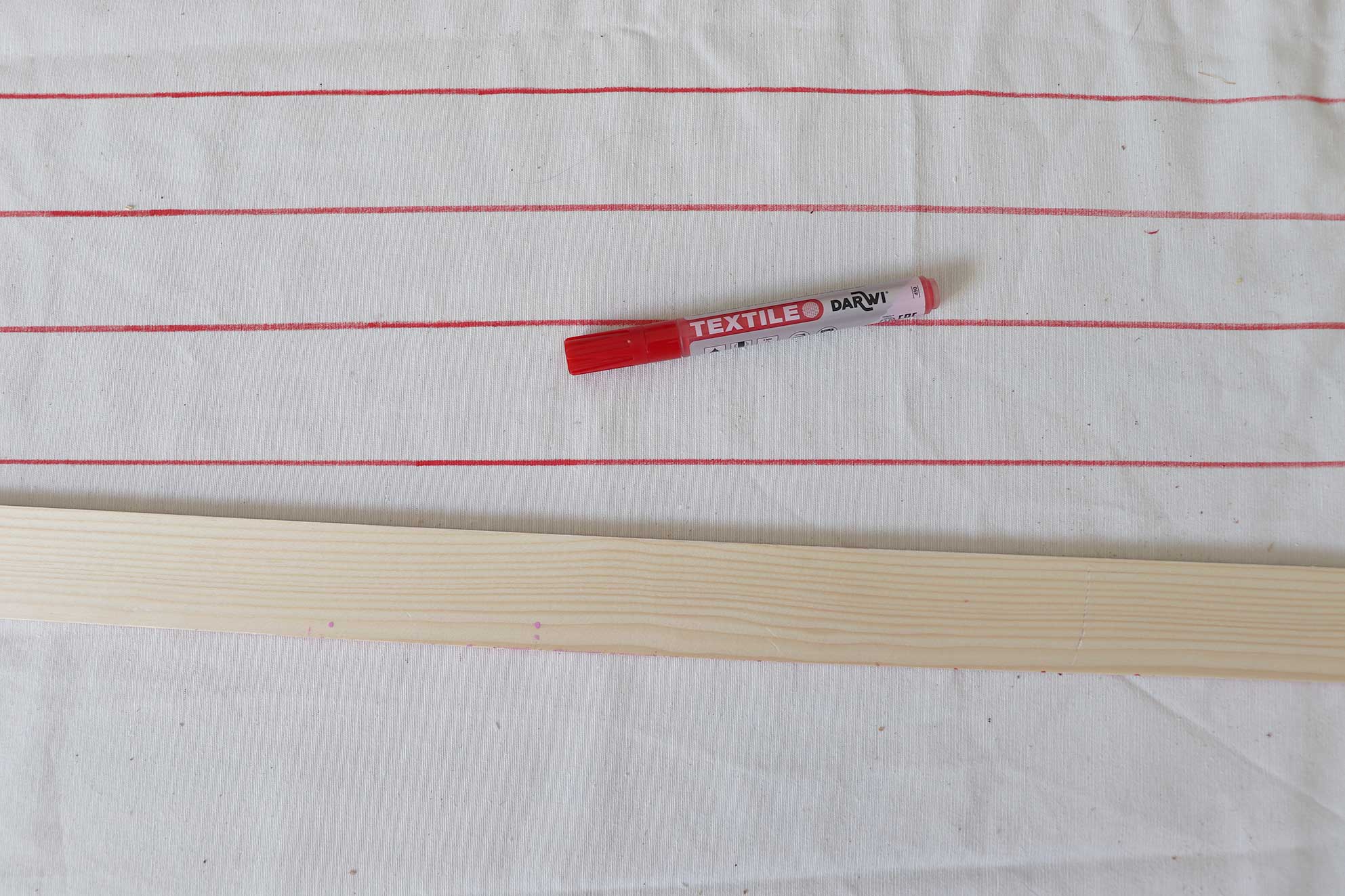 feutre textile ligne rouge